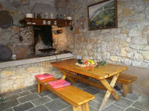 Serene Garden Apartment With Terrace - Image 4