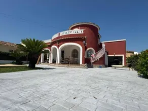 Villa with garden, private pool & BBQ - Image 4