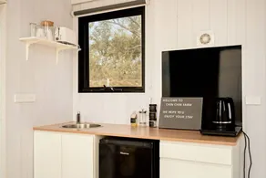 Lovely Tiny House with Outdoor Bath and Great Landscape Views in Victoria - Image 4