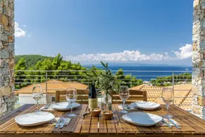 Villa with pool & terrace - Image 3