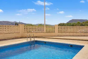 Voll ausgestattetes wunderschönes Apartment mit Pool und Terrasse | Bergblick | Neben dem Strand - Image 4