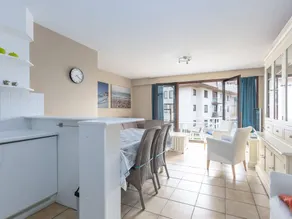 Apartment with terrace & pool - Image 4