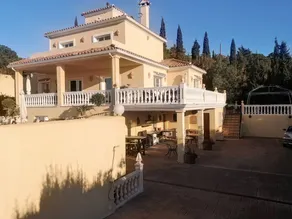 Studio avec piscine chauffée, jacuzzi et jardin | Vue jardin | Parfait pour le travail à distance - Image 2