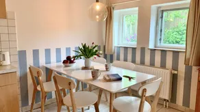 Agréable appartement de vacances entièrement équipé avec terrasse et jardin | Vue jardin - Image 3