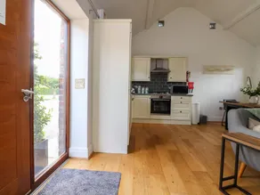 Cottage with garden - Image 3