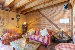 House with hot tub & garden - Image 5