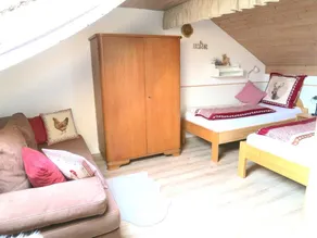 Merveilleuse maison adaptée aux familles avec barbecue, terrasse et jardin | Vue jardin - Image 5