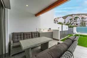 Familienfreundliche Villa mit Terrasse, privatem Pool und Grill | Meerblick | Perfekt für die Arbeit von Zuhause - Image 3
