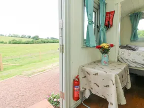 Cottage with barbecue & garden - Image 4