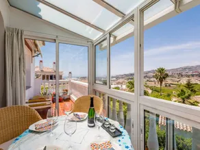Holiday apartment with garden & pool - Image 4
