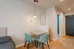 Apartment with terrace - Image 2