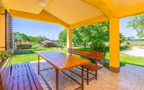 House with terrace, barbecue & garden - Image 3
