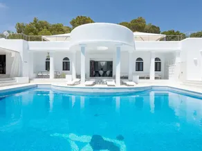 Luxury Villa 4 min from Beach with Heated Pool and Sky Lounge - Image 2