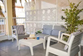 Appartement adapté aux familles avec internet haut débit et terrasse | Vue mer | Proche de la plage | Adapté au travail à distance | Avec animaux admis - Image 2