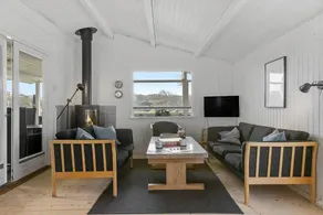 Holiday home with barbeque & terrace - Image 4