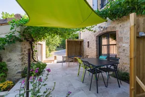 Cottage entièrement équipé avec terrasse, barbecue et jardin | Vue jardin - Image 2