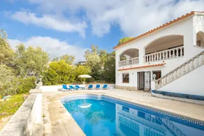 Grande maison de vacances entièrement équipée avec piscine privée, barbecue et terrasse | Vue montagne | Avec animaux bienvenus - Image 3