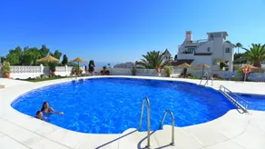 Wohnung mit Terrasse, Pool und Garten - Image 2