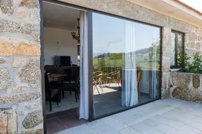 Villa avec terrasse, piscine et jardin | Vue piscine - Image 5