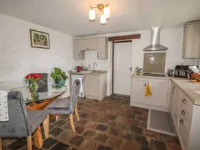 Children-friendly charming cottage with garden | Beach view - Image 4