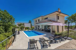 Apartment with terrace & garden - Image 2