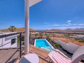 Villa with garden, barbecue & private pool - Image 2