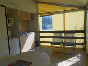 Child-friendly tent with terrace & heated pool | Pets are welcome - Image 5