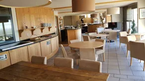 Gîte avec jardin, piscine privée et terrasse - Image 5