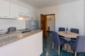 Apartment with terrace & BBQ - Image 5
