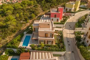 Children-friendly beautiful villa with pool | Sea view - Image 4