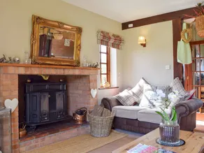 Cottage with BBQ & garden - Image 4