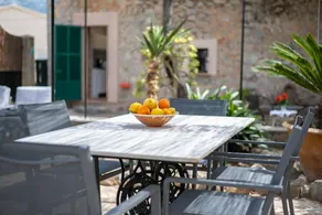 Merveilleuse maison de vacances entièrement équipée avec jardin, internet haut débit et terrasse | Vue jardin | À côté de la plage - Image 4