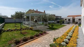 Apartment with garden & barbeque - Image 3