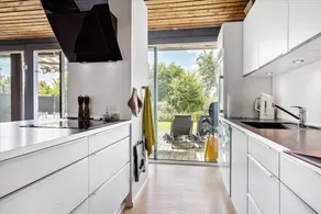 Holiday home with barbeque & terrace - Image 2