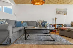 Holiday home with terrace - Image 2