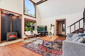 Family-friendly wonderful holiday home with terrace, hot tub & BBQ | Mountain view - Image 4