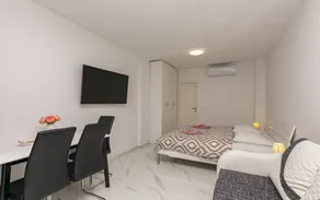 Fully equipped holiday apartment with barbecue & terrace | Sea view - Image 3