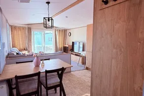 Cabin Sleeps 6 with Parking and Balcony - Image 4