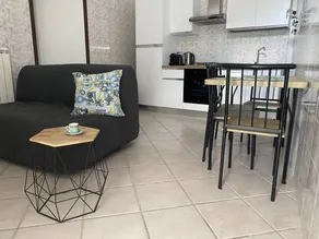 Apartment with garden | City view - Image 3