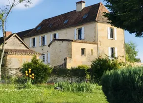 Holiday home with terrace, garden & pool - Image 2