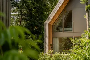 Luxurious lodge for 8 guests in Belgian Limburg, featuring abundant natural light, modern amenities, and a tranquil, nature-rich environment. - Image 3