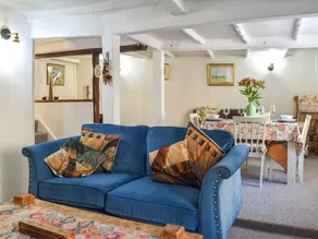 Cottage with garden | River view - Image 2