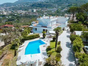 Villa avec jardin, piscine privée et barbecue - Image 5