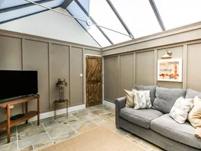 Fully equipped cottage with garden - Image 3