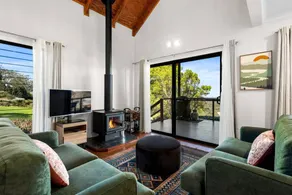 Tranquil Mountain Cabin with Escarpment Views near Lake Cressbrook, Crows Nest QLD - Image 2