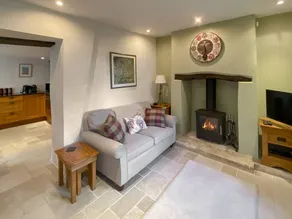 Cottage with barbeque & garden - Image 2