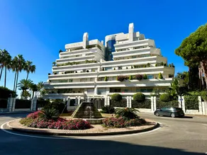 Magnífico apartamento totalmente equipado con piscina privada, terraza y jardín | Vistas a la montaña | En la playa | Adaptado para el teletrabajo - Image 2
