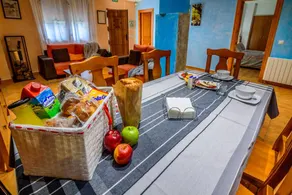 Flat with garden, barbeque & hot tub | Mountain view | Perfect for remote work - Image 4
