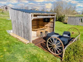 House with garden, BBQ & terrace | Lake view - Image 2