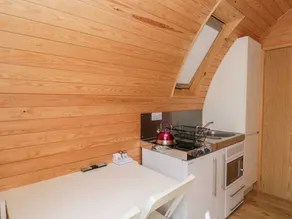 Family-friendly nice cottage with hot tub & garden - Image 5